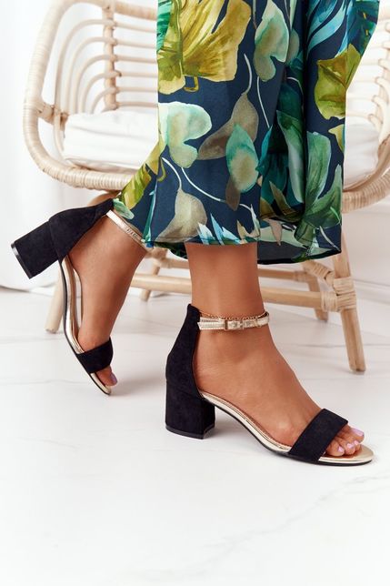 Elegantné čierne semišové sandále
