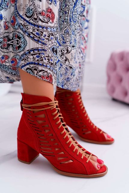 Červené kožené topánky