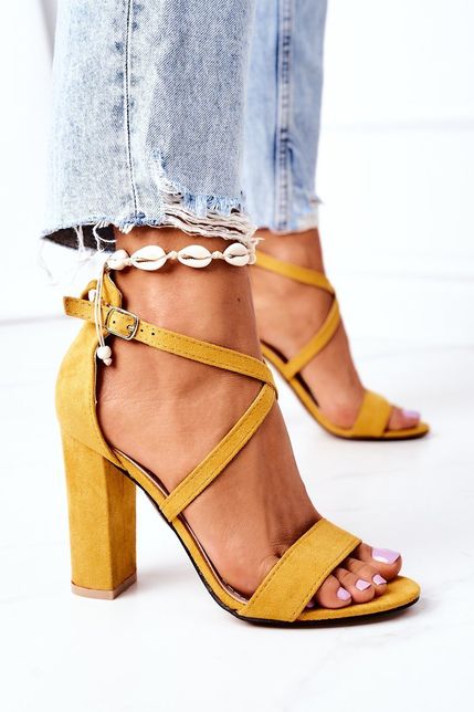 Elegantné žlté semišové sandále