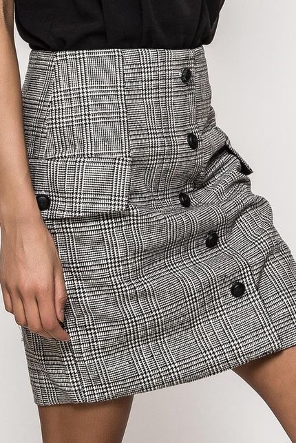 Štýlová kockovaná mini sukňa s imitáciou gombíkov