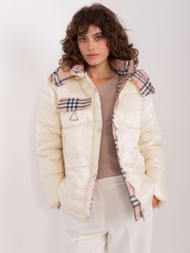 Svetlo-béžová prešívaná zimná bunda s károvanou podšívkou a kapucňou