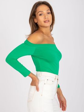 Svetlo-zelené tričko s trojštvrťovým rukávom a odhalenými ramenami