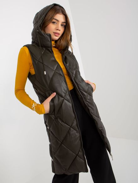 Tmavá khaki kožená prešívaná zateplená vesta s kapucňou