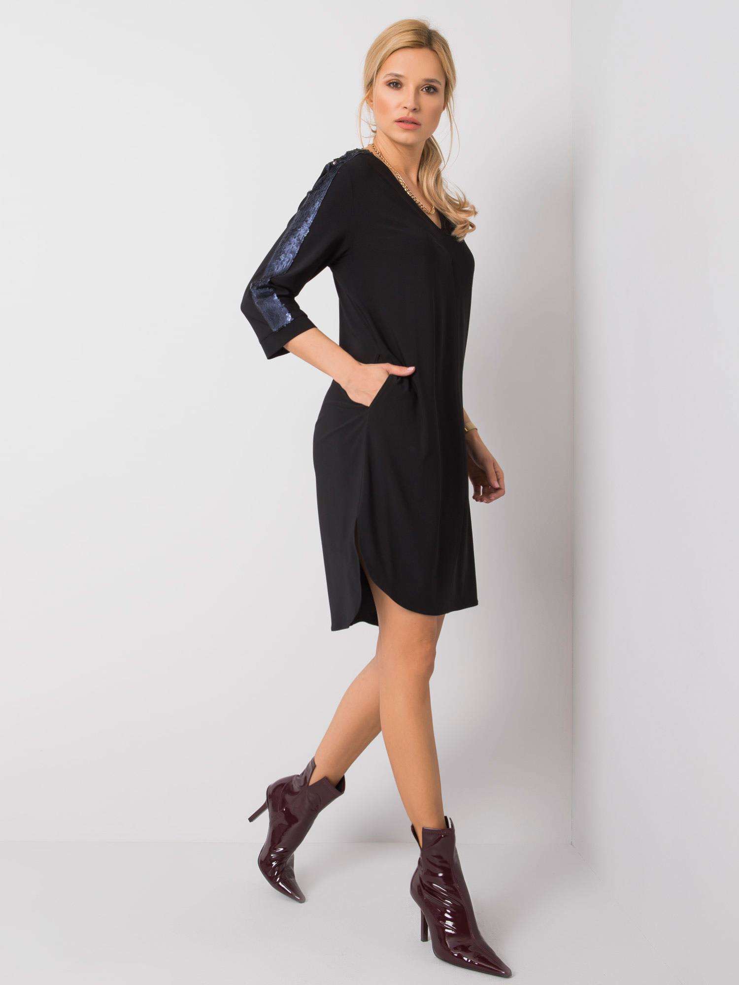 Čierne krátke šaty s flitrami - 44