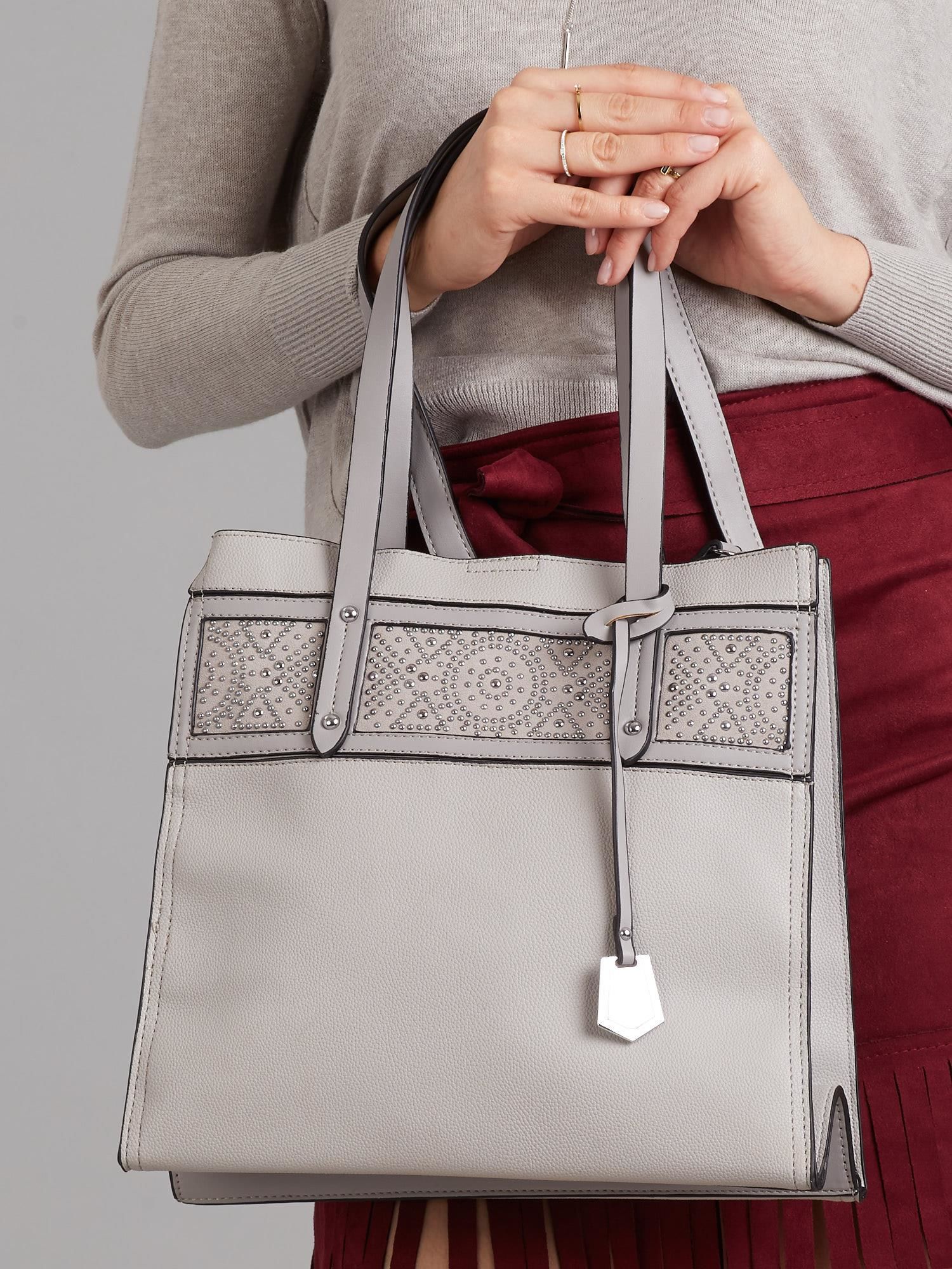 Elegantná sivá kabelka so vzorom
